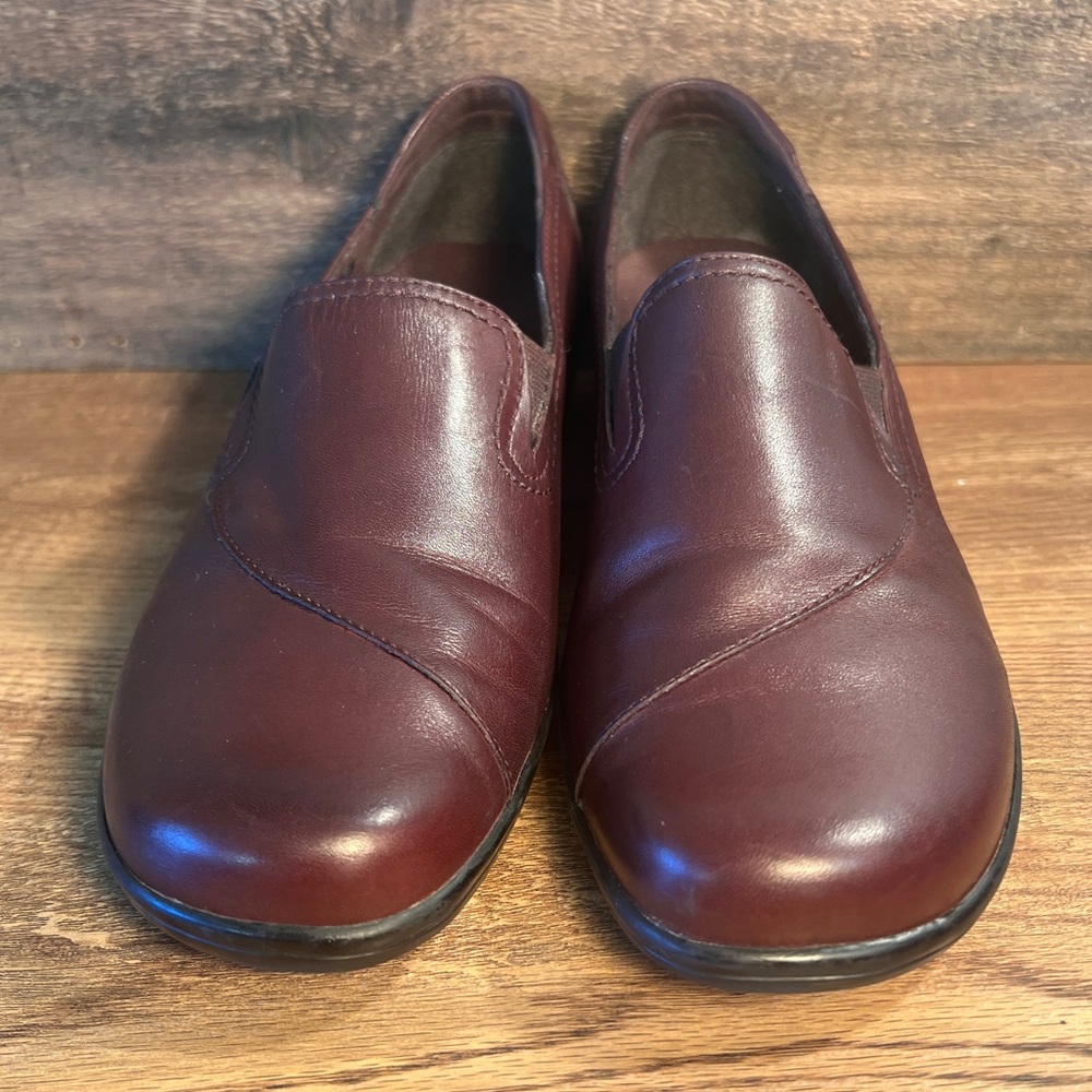 Clarks Women's Bendables Deep Brown Leather‎ Loafers Size 8.5 Slip-on